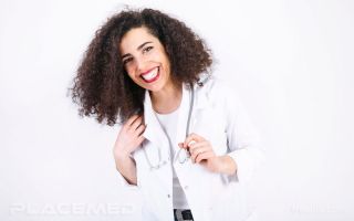 How to Choose the Ideal Medical Coat for Your Specialty